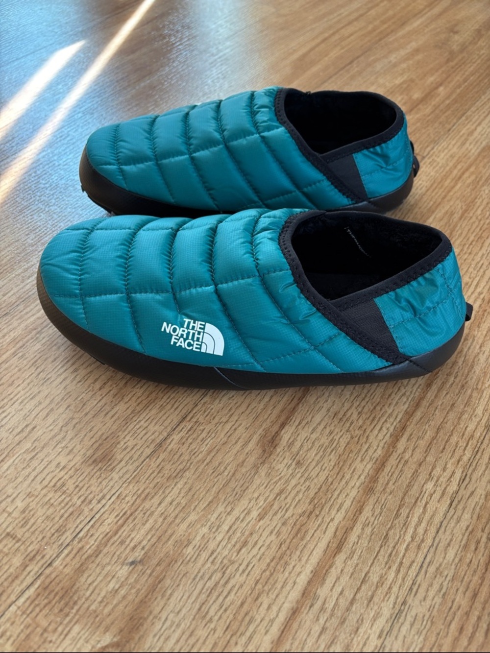 The North Face Womens Thermoball Slippers Size 9 - Picture 3 of 6
